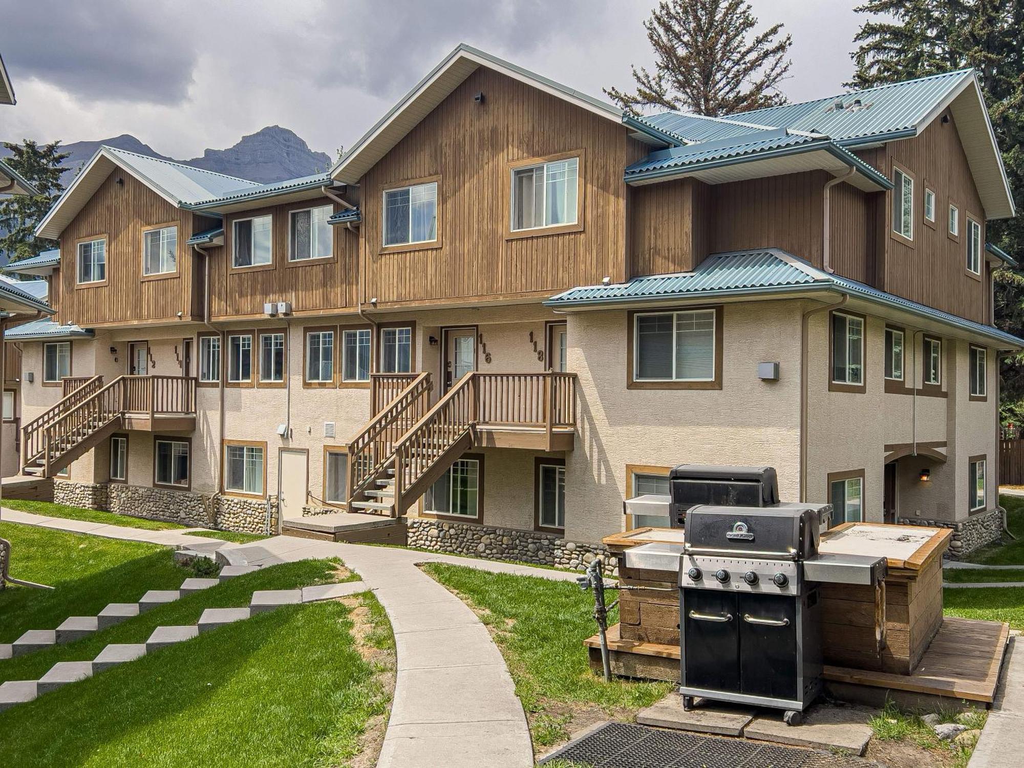 Appartement B212 Hot Tub, Ac X3, Parking, 2 Min To Banff Gate à Canmore Extérieur photo