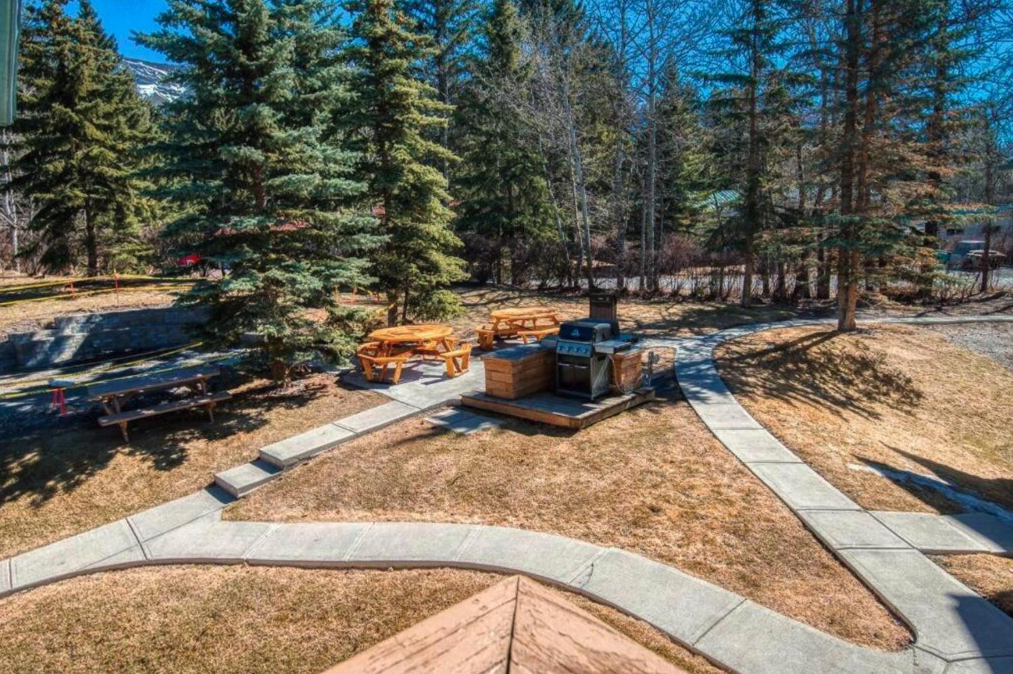 Appartement B212 Hot Tub, Ac X3, Parking, 2 Min To Banff Gate à Canmore Extérieur photo