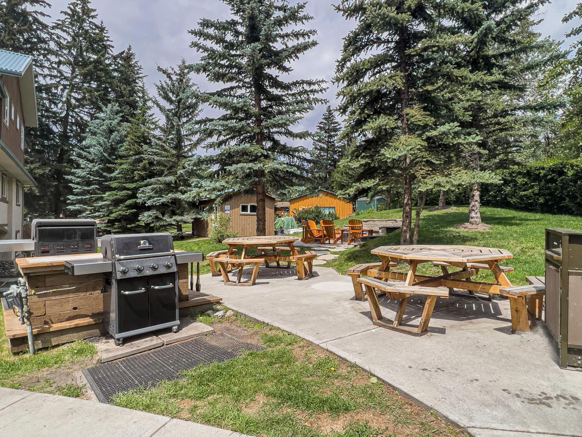 Appartement B212 Hot Tub, Ac X3, Parking, 2 Min To Banff Gate à Canmore Extérieur photo