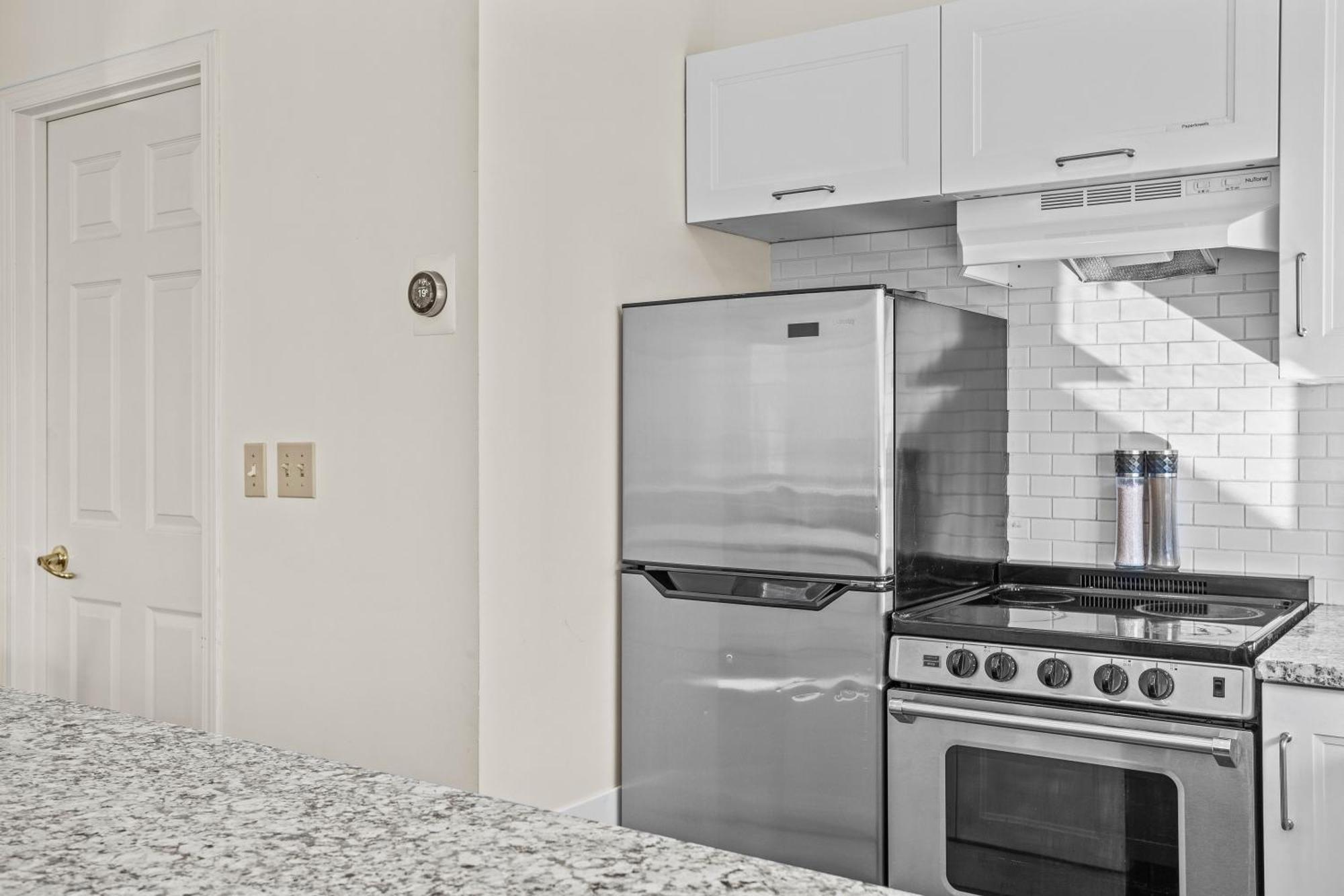 Appartement B212 Hot Tub, Ac X3, Parking, 2 Min To Banff Gate à Canmore Extérieur photo