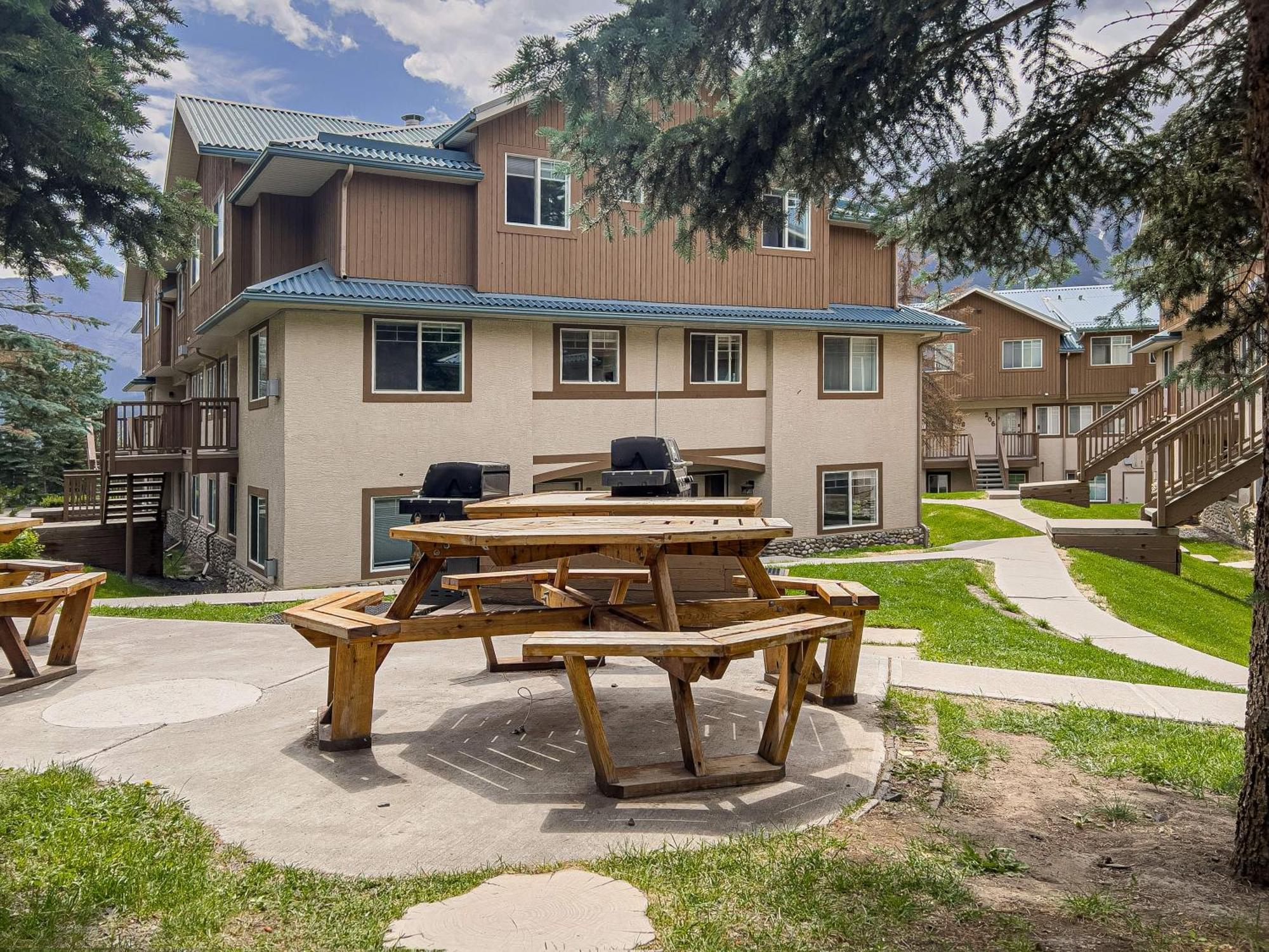 Appartement B212 Hot Tub, Ac X3, Parking, 2 Min To Banff Gate à Canmore Extérieur photo