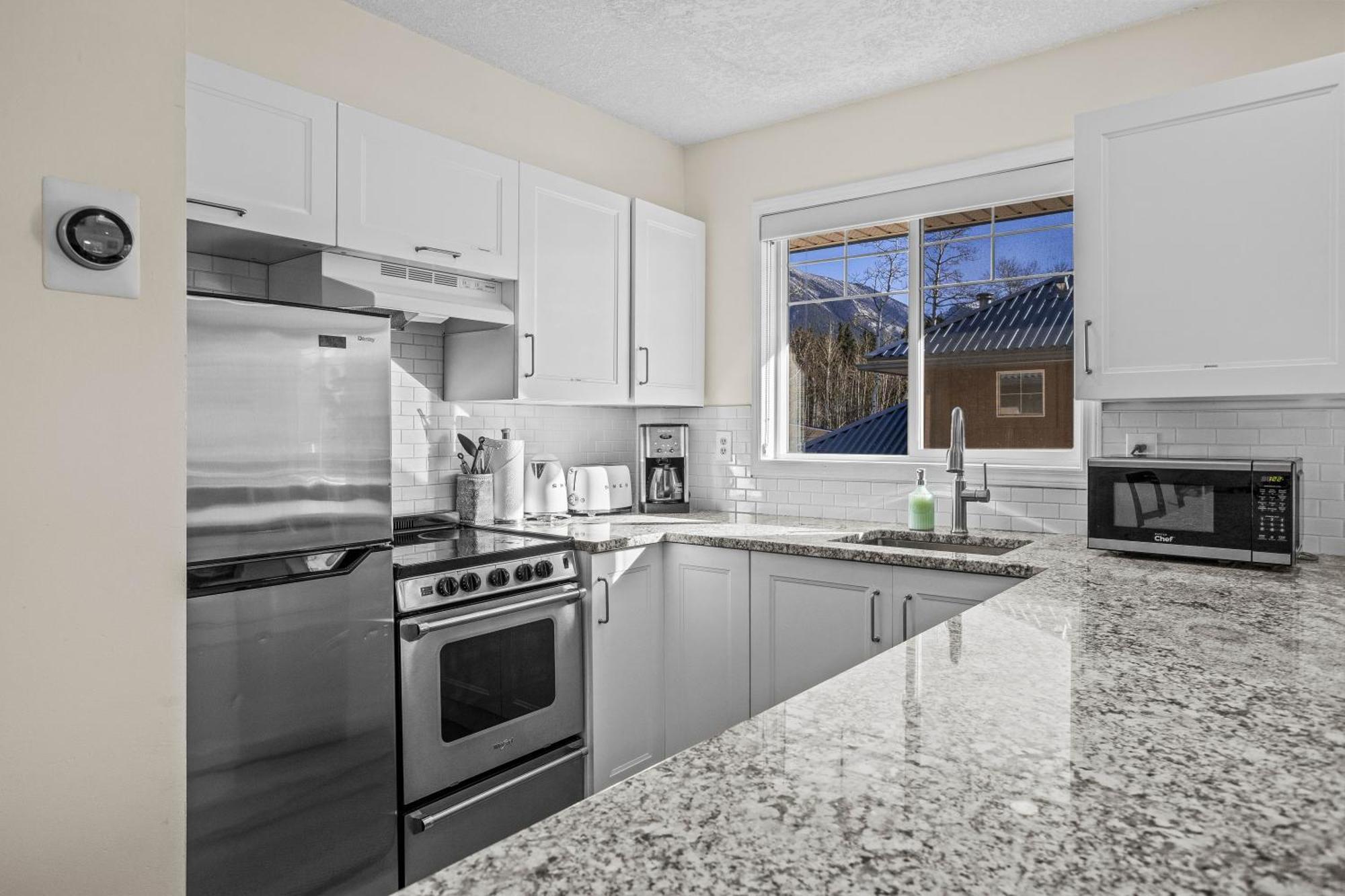 Appartement B212 Hot Tub, Ac X3, Parking, 2 Min To Banff Gate à Canmore Extérieur photo