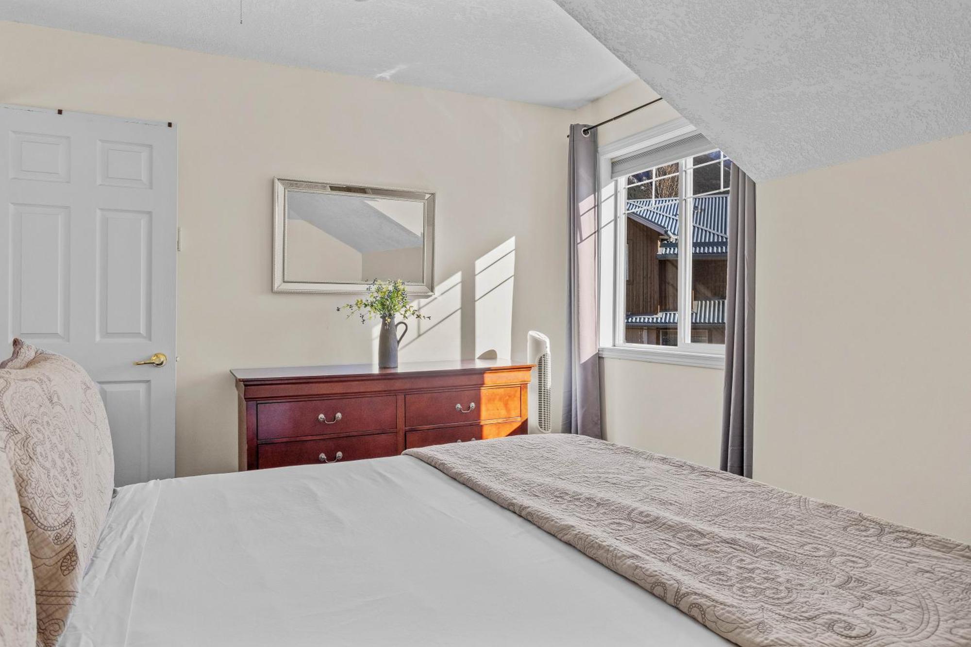 Appartement B212 Hot Tub, Ac X3, Parking, 2 Min To Banff Gate à Canmore Extérieur photo