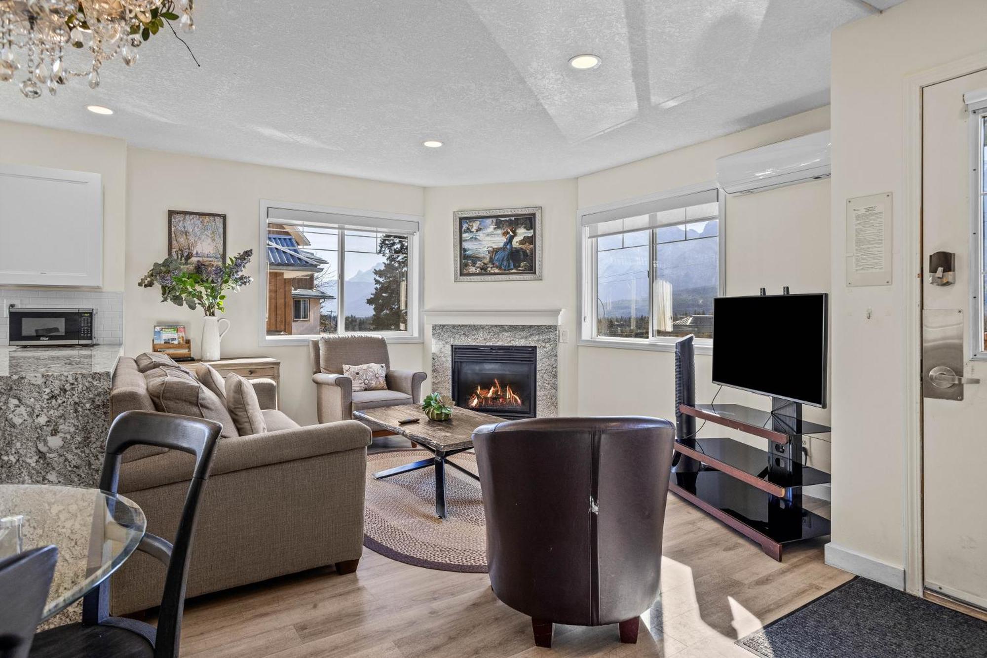 Appartement B212 Hot Tub, Ac X3, Parking, 2 Min To Banff Gate à Canmore Extérieur photo